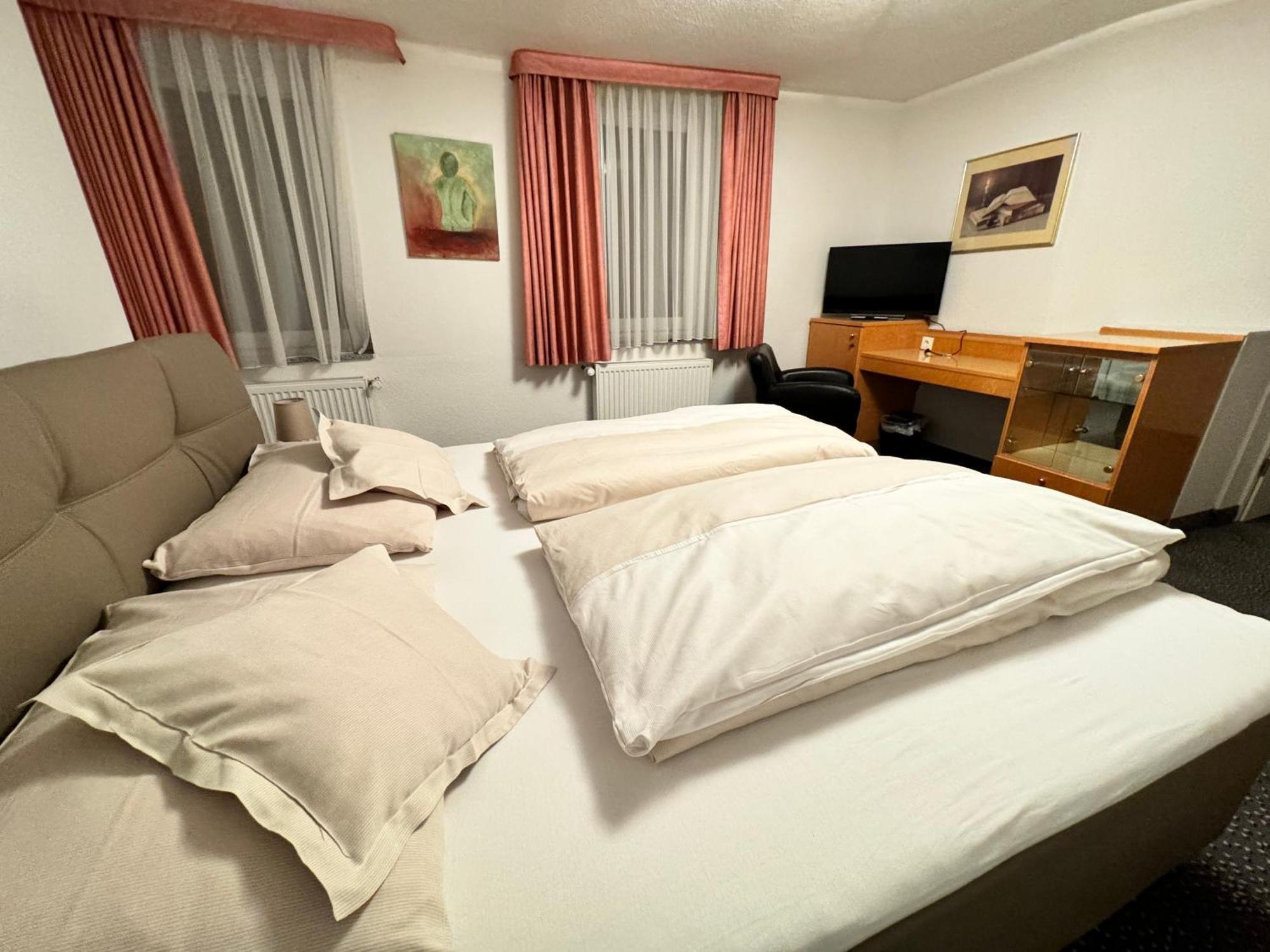 Hotel Und Restaurant Pinkenburg Веннигзен Экстерьер фото