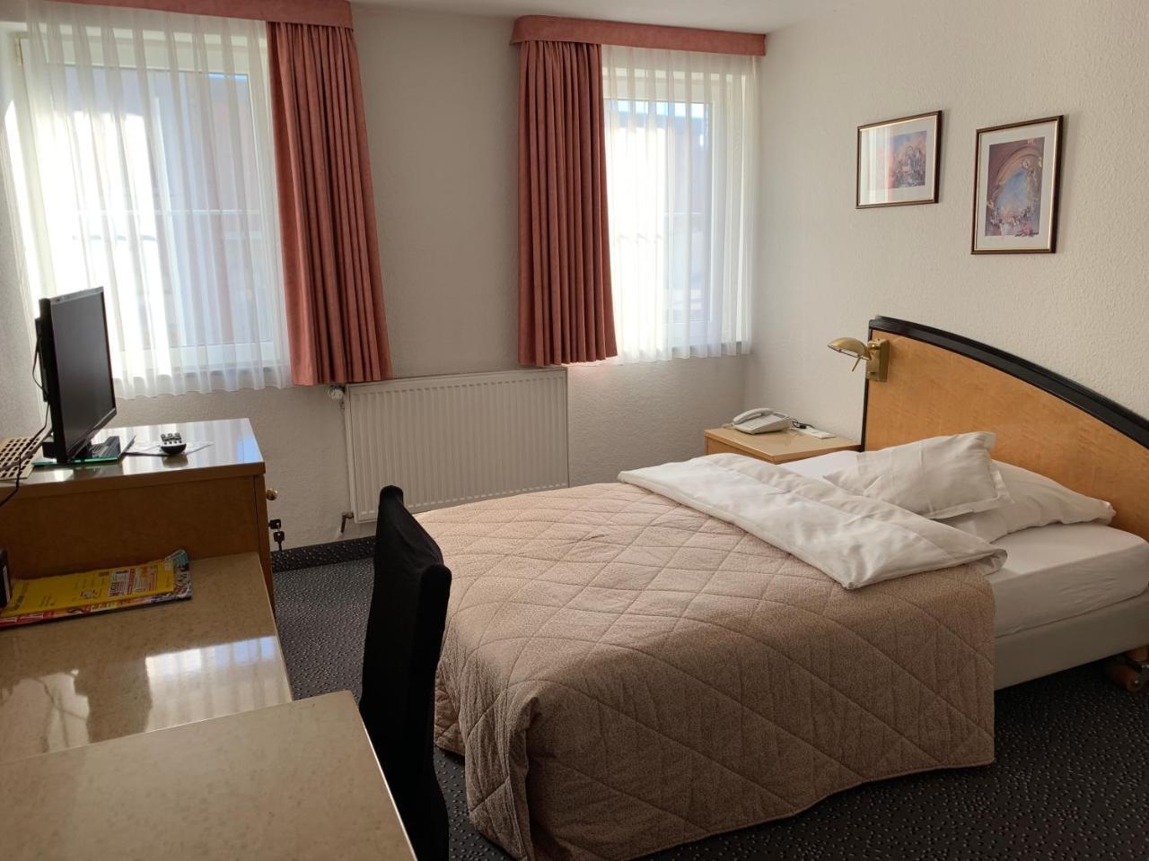 Hotel Und Restaurant Pinkenburg Веннигзен Экстерьер фото