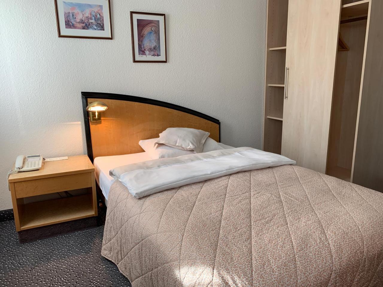 Hotel Und Restaurant Pinkenburg Веннигзен Экстерьер фото